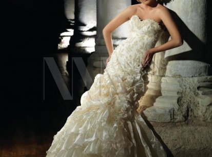 KUĞU gelinlik moda evi